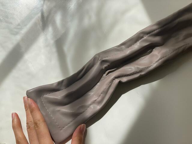 【3COINS　フェイクレザーデフトバン】ボリューム感のある長さ