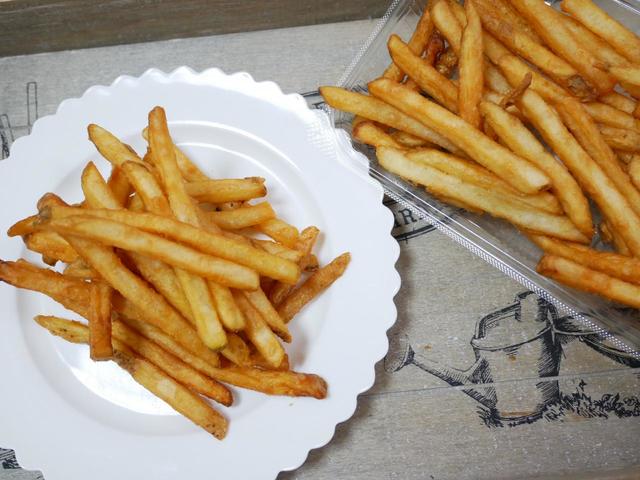 魚焼きグリルであたためると、よりカリッと仕上がります。やみつきポテトフライ 100gあたり109円