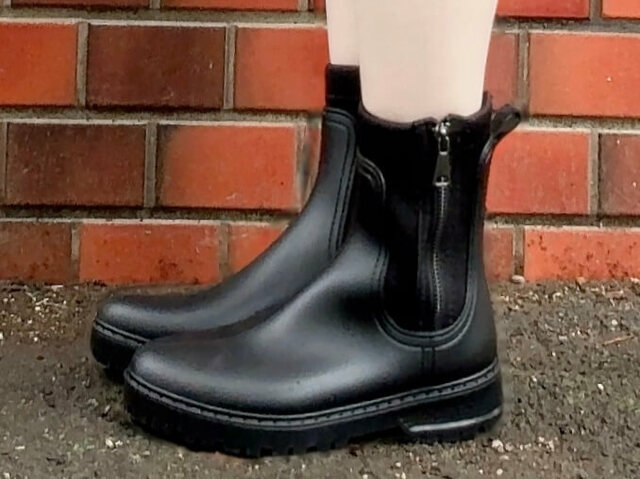 普段23〜23.5cmの靴を履くことが多い筆者がMサイズを着用してみました