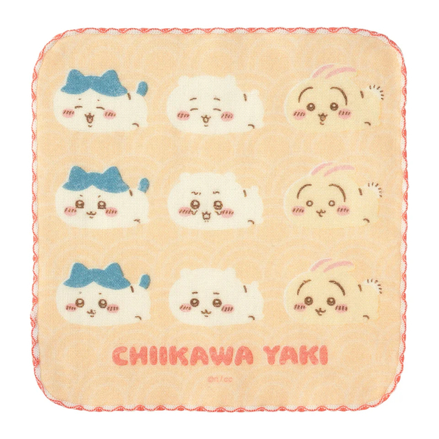 「ちいかわ焼き ガーゼハンドタオル（みんな）」＜価格：825円（税込）＞【“ちいかわ・ハチワレ・うさぎ”が「ちいかわ焼き」に♪4月7日に「横浜ワールドポーターズ」にオープン！】