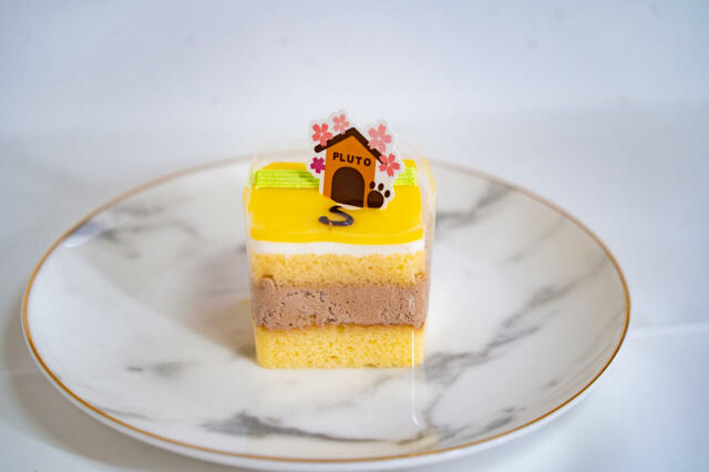 プルート：チョコホイップクリームのケーキ｜銀座コージーコーナー＜ミッキー＆フレンズ＞お花見パーティー（8個入）3,132円