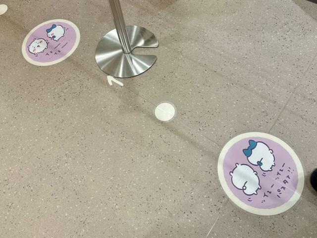 足を進めるたびにダンスをしているちいかわ＆ハチワレに会えます♪