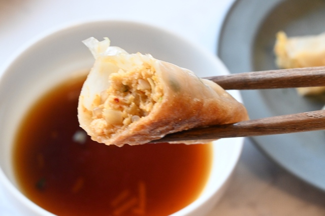 ピリ辛味の肉＆キムチにご飯がすすむ！