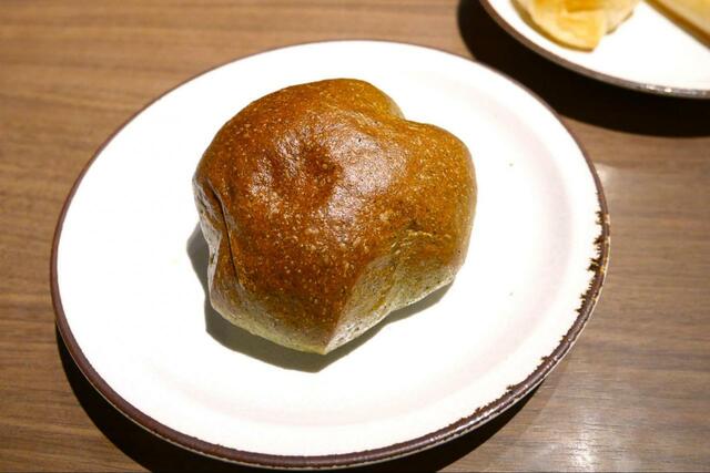 【バケット（BAQUET） ヨモギロール】ヨモギの香りがふわっと広がる