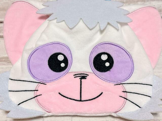 ポジのお顔はアップリケと刺繍で再現されています。かわいい〜！