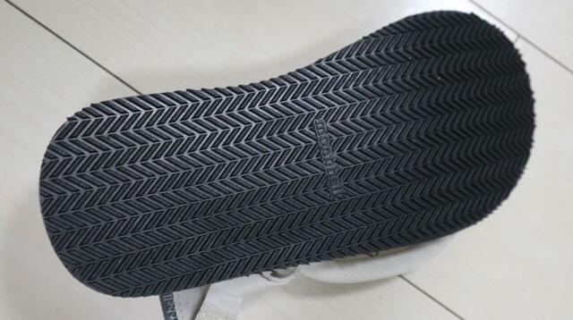 【mont-bell ロックオンサンダル】全体に溝が入っていて、見た目以上に地面をしっかりグリップしてくれます