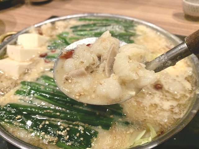 新鮮なもつはプリップリ！濃厚なスープとよく合う