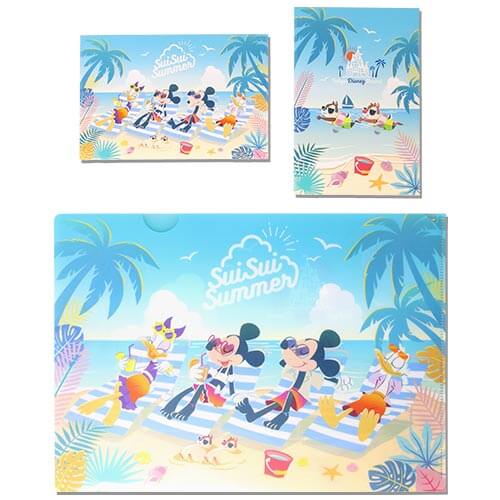 ポストカード&クリアホルダー 800円｜東京ディズニーリゾート「SuiSui Summer」グッズ｜発売日：2024年6月13日（木）｜販売店舗：東京ディズニーランド「グランドエンポーリアム」、東京ディズニーシー「ガッレリーア・ディズニー」