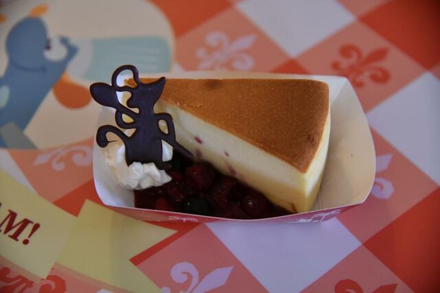 ニューヨーク・デリ チーズケーキ、ミックスベリーソース