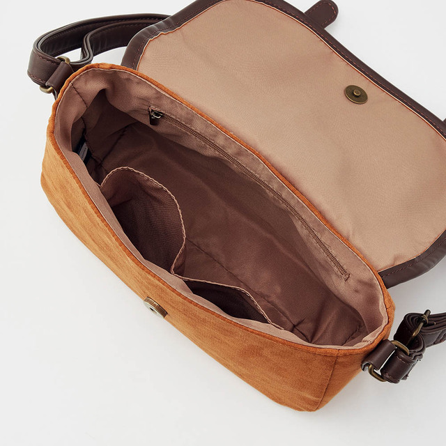 ヌバック調ショルダーバッグ「チップ＆デール」｜￥6,990 （税込）