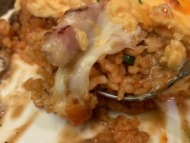 オムライスの中にはチーズが！