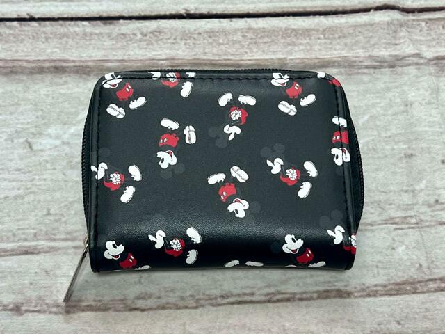 ミッキーのシンプルな総柄デザインがキュートなミニ財布！