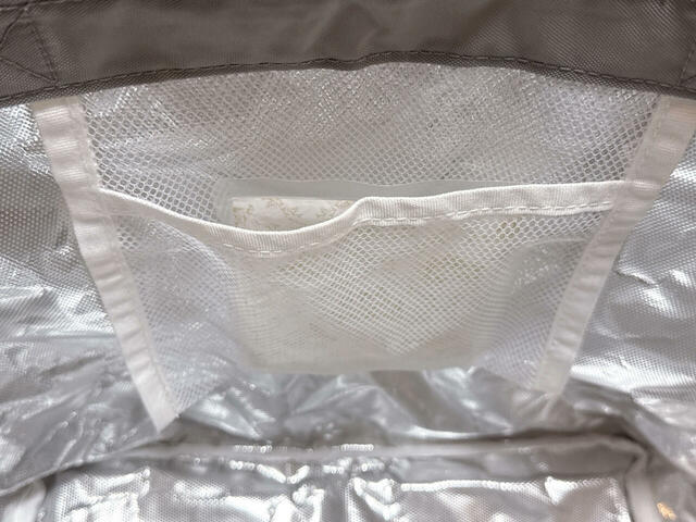 保冷剤を入れれば、ひんやり状態をキープできますよ！