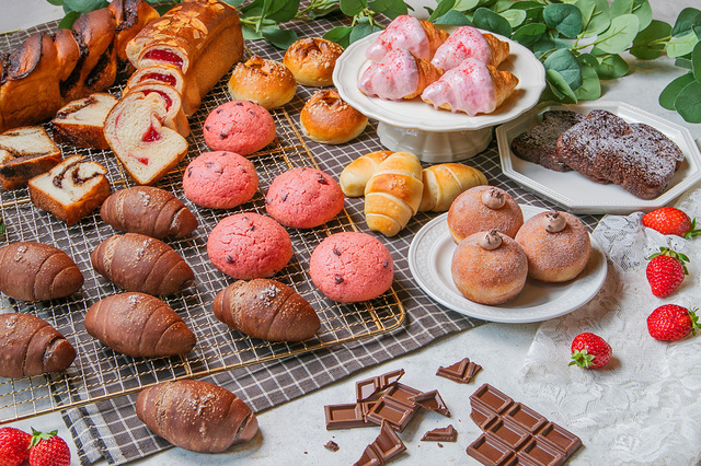 「いちごシリーズ第二弾」<期間:2026年1月30日~>【神戸ランチにおすすめ♪「TOOTH TOOTH FISH IN THE FOREST」の自家製パン食べ放題ランチに“いちご×チョコパン”登場!】