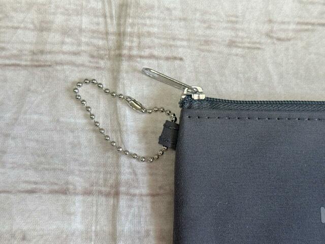 ボールチェーン付きでセットのバッグ似つけることができます