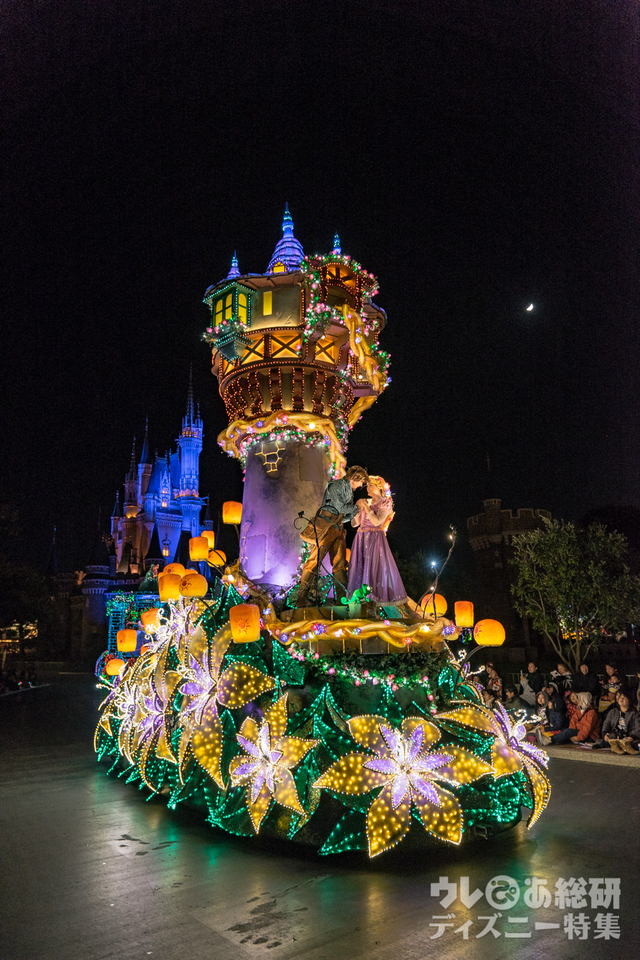 クリスマスバージョン「東京ディズニーランド・エレクトリカルパレード・ドリームライツ」(2016年)|東京ディズニーランド「クリスマス・ファンタジー」