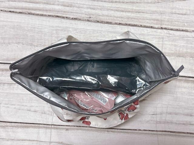 【カルディ いちごバッグ】2025年3月7日（金）発売「いちごバッグ」は豪華4点セット♪（税込1,980円）