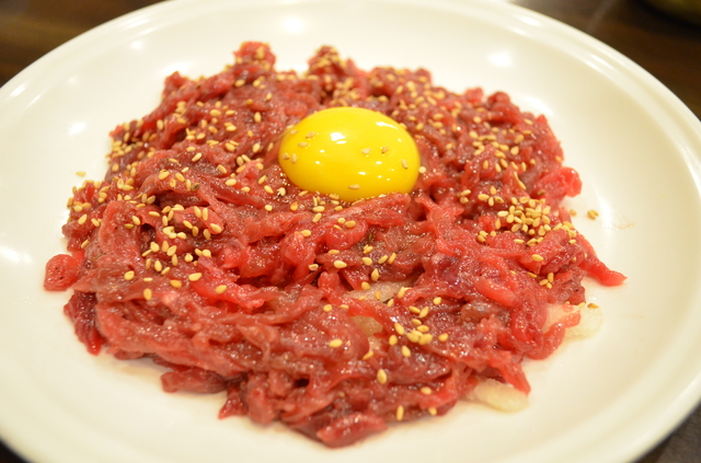 広蔵市場の専門店のユッケ