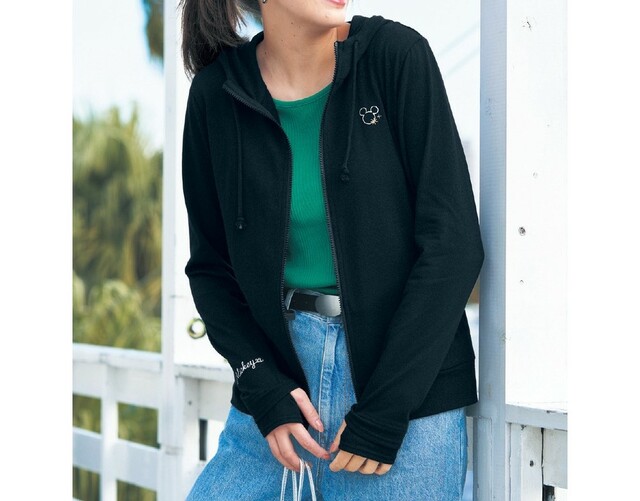 パーカ【UVケア】「ミッキーモチーフ」｜￥3,990 （税込）