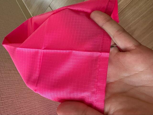 【KING JIM 「パッタン」コンビニエコバッグ】買い物後は折り目に沿ってパタパタと数秒でたためるので、もたつかないのも好印象♪