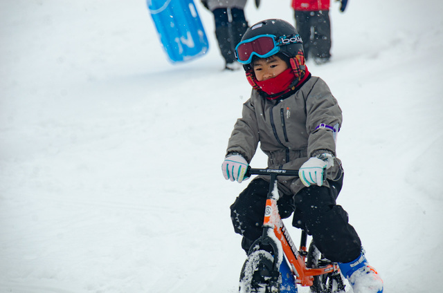 ムイカスノーリゾート（子どもモデルのスノーウェア提供：ISBJÖRN） 