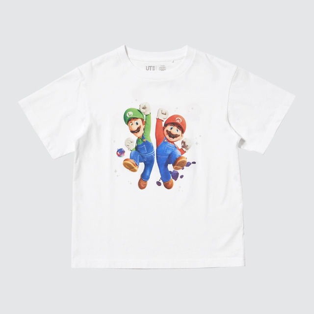 【ユニクロ「ザ・スーパーマリオギャラクシー・ムービーUT」】KIDS 100-160 各990円／マリオとルイージが元気いっぱいに宇宙へ飛び出す姿をデザイン