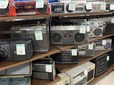 ジャンク商品の中にはレトロなラジカセも