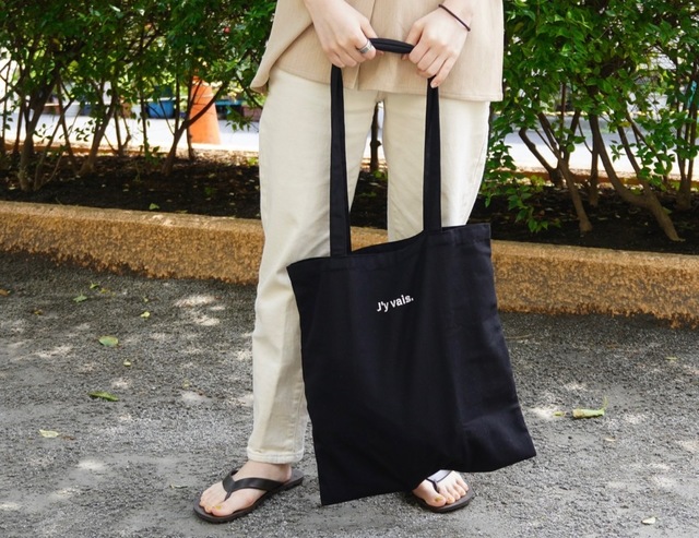 【3COINS ロゴ刺繍エコバッグ】ほどよく軽くて持ちやすい！