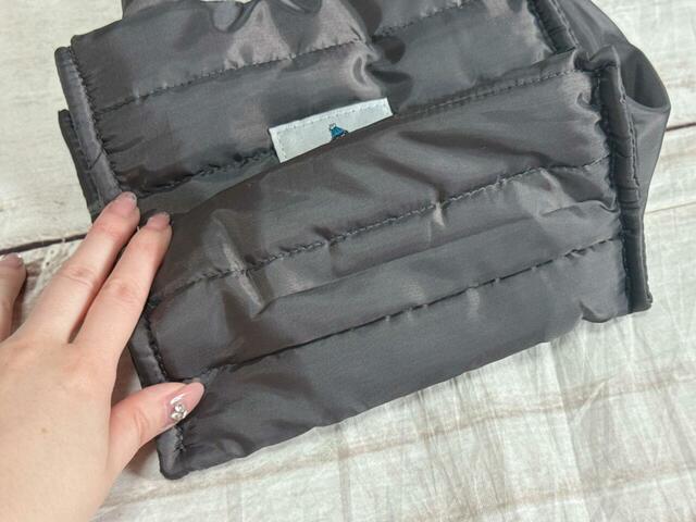 マチがしっかりあるのでコンパクトなルックスながらも収納力抜群！