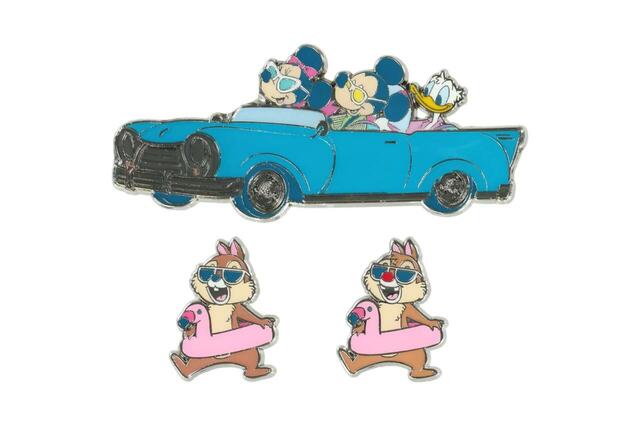 ピンバッジセット 2,400円｜東京ディズニーリゾート「SUNNY SUNNY Summer」グッズ｜販売店舗：東京ディズニーランド「グランドエンポーリアム」、東京ディズニーシー「タワー・オブ・テラー・メモラビリア」｜発売日：2025年6月5日（木）