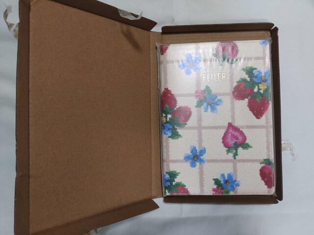 丁寧に梱包されている【GLOW（グロー）2023年12月号増刊】付録「FEILER（フェイラー）2024年スケジュール帳」