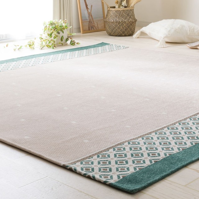 【ニトリ】足元からぬくもりを感じるやさしいベージュのラグ