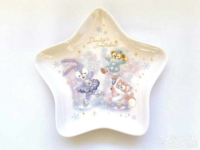 腕時計やアクセサリー置きに使ったり、もちろん食器としても。スーベニアプレート