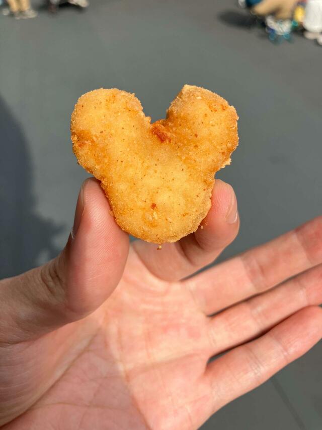 ミッキーの形でした～！【春ディズニー「格安＆激かわグルメ」】