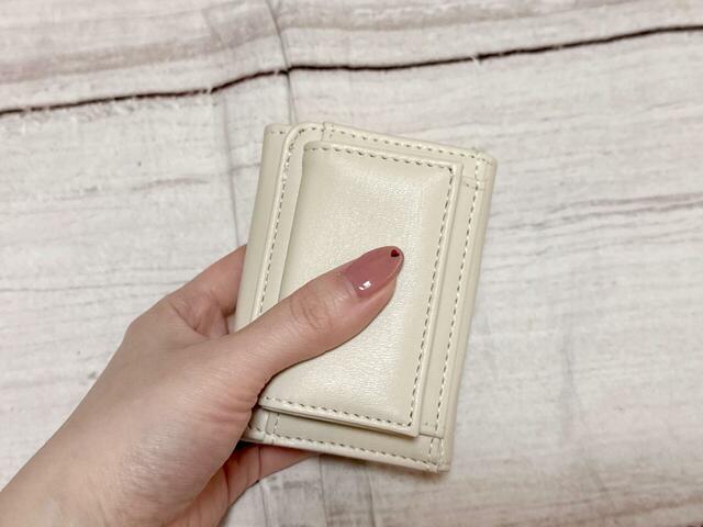 やや厚みがありますが、手のひらに収まるコンパクトサイズ♪