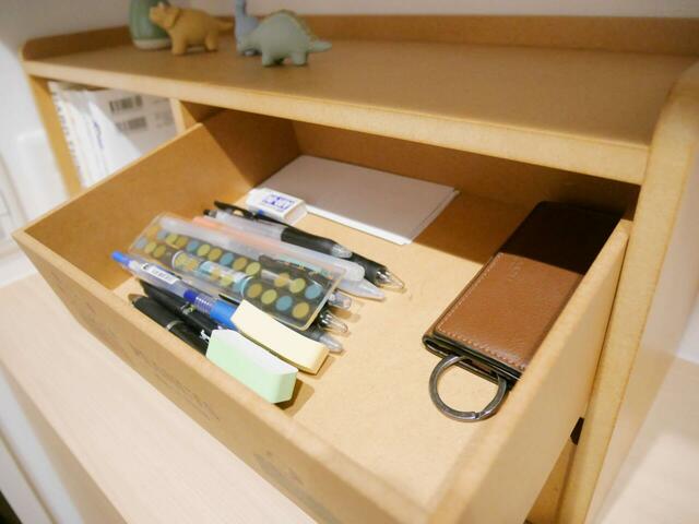 【ベルメゾン　キッチンカウンター上収納ボックス 『スヌーピー』】大きさは（約）幅60×奥行22×高さ25cm。キッチン以外でも便利に使えるサイズ感です