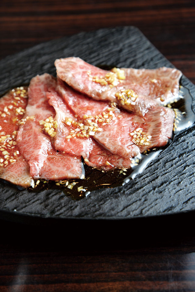 焼肉 赤身 にくがとう（人形町）　尾崎牛肩ロース1600円（税別）