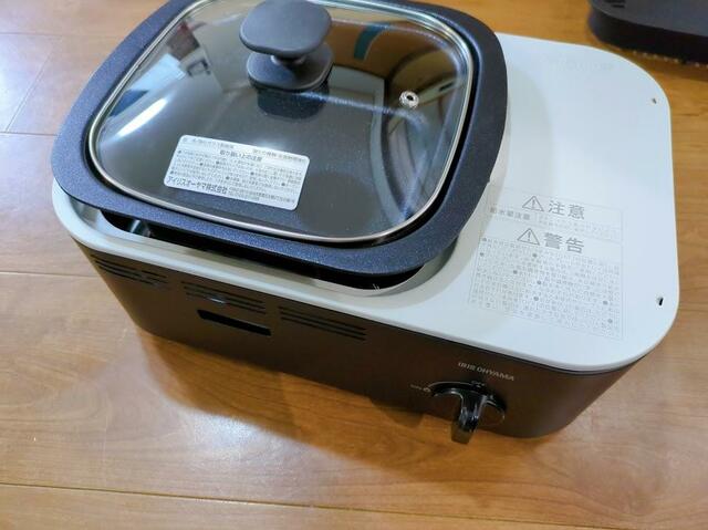 【アイリスオーヤマ 減煙焼肉マルチカセットコンロ】深めのスクエアパンでは鍋やシチューなども作れます
