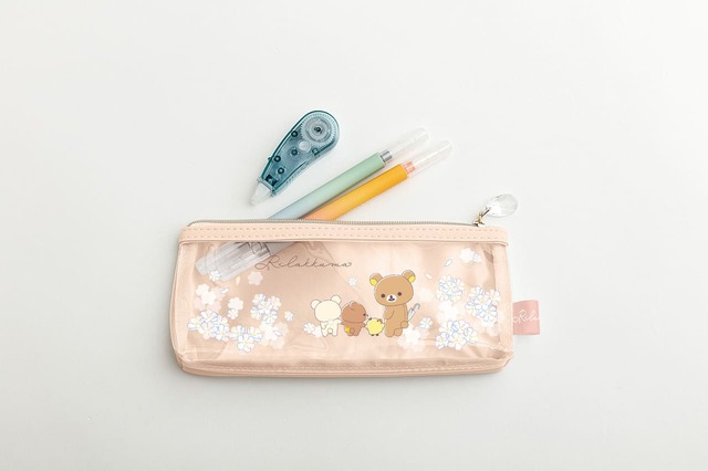 【雨のち晴れのリラックマ】「ペンポーチ」1,650円