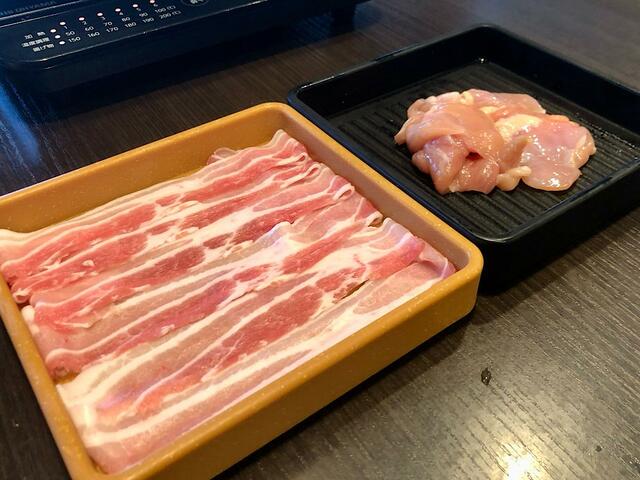 【しゃぶ葉　豚バラ　しゃぶしゃぶ食べ放題コース】】今回食べられるお肉は豚バラ肉と鶏肉の２種類です