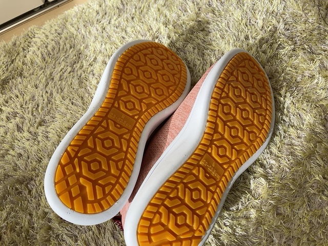 【ワークマン ファイングリップレディース】靴底には深い溝が設けられています