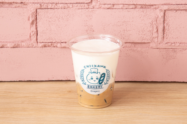 【ちいかわベーカリー】アイスカフェラテ（税込690円）