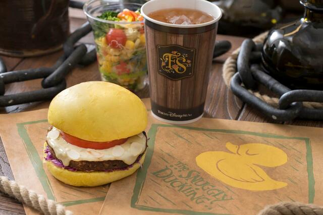 プラントベースバーガー 単品950円、セット1,490円|スナグリーダックリング|「ラプンツェルの森」内レストラン|東京ディズニーシー「ファンタジースプリングス」メニュー