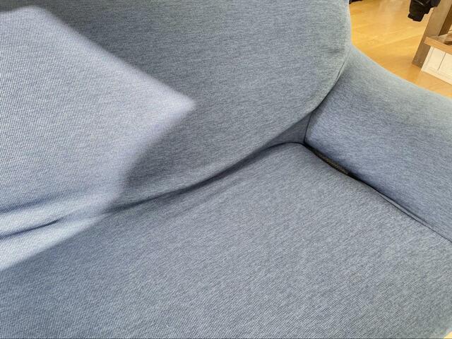 【ニトリ　肘付ストレッチソファカバー3人掛け用】ソファによっては固定用パイプが少し見えることも