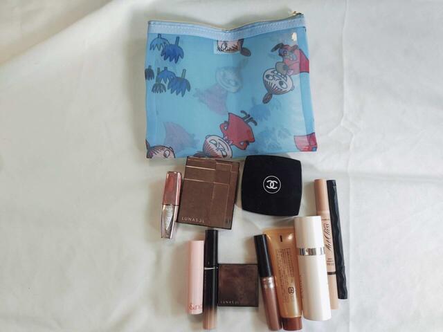 口紅、アイシャドウもラクラク