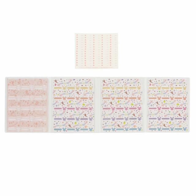 スーベニアメダルブック 2,500円｜サイズ：（畳んだ状態）縦約19×横約16cm｜東京ディズニーリゾート40周年“ドリームゴーラウンド”スペシャルグッズ｜発売日：2023年4月10日（月）｜販売店舗：東京ディズニーランド「グランドエンポーリアム」、東京ディズニーシー「エンポーリオ」