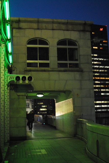 【勝どき橋】レーンを歩いていくと…