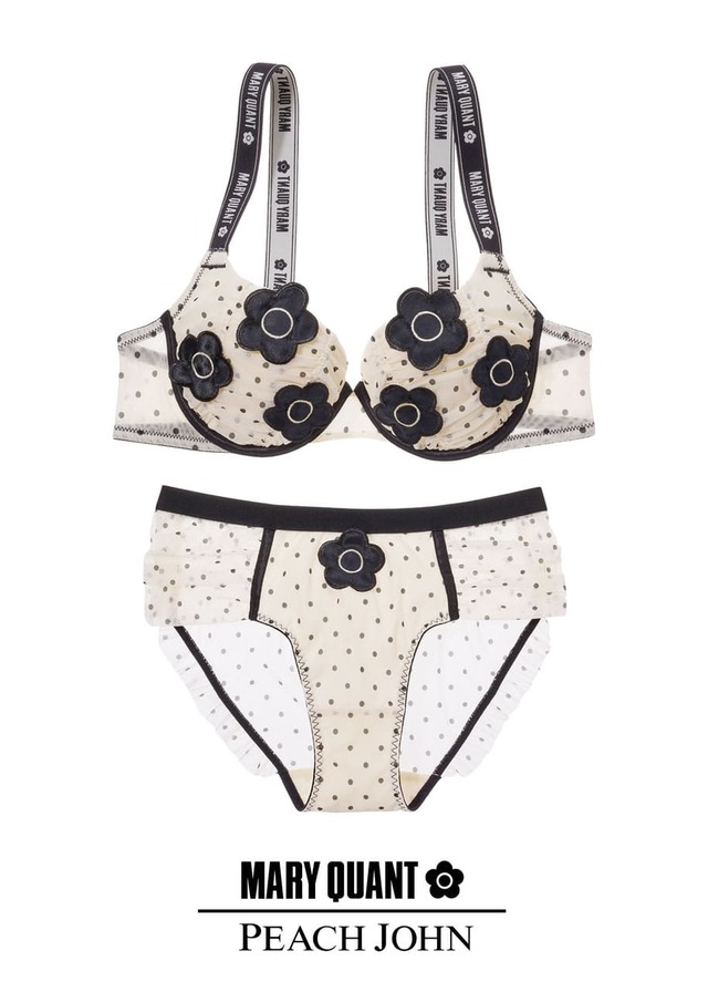 【MARY QUANT×PEACH JOHN】「デイジードットブラ」￥4,200、サイズ：B～Eカップ　UB65/70/75、「デイジードットショーツ」￥2,100、サイズ:S、M、L、カラー:アイボリー