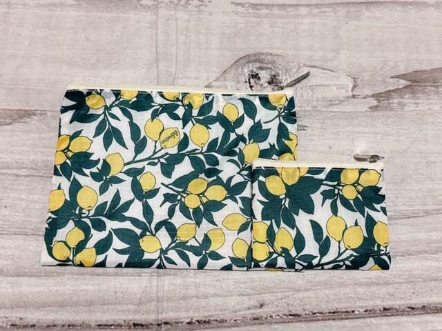 背面も総柄仕様。ロゴテープはついていません