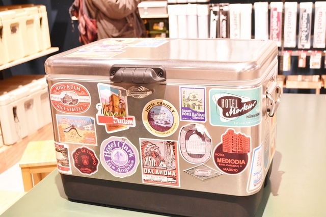 他のキャンパーとかぶりがちなグッズにはステッカーを張ると◎